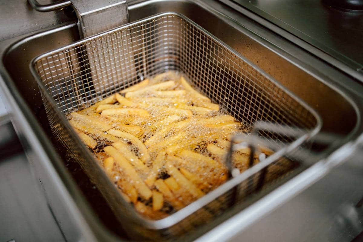 Comment diagnostiquer et réparer une friteuse professionnelle ?